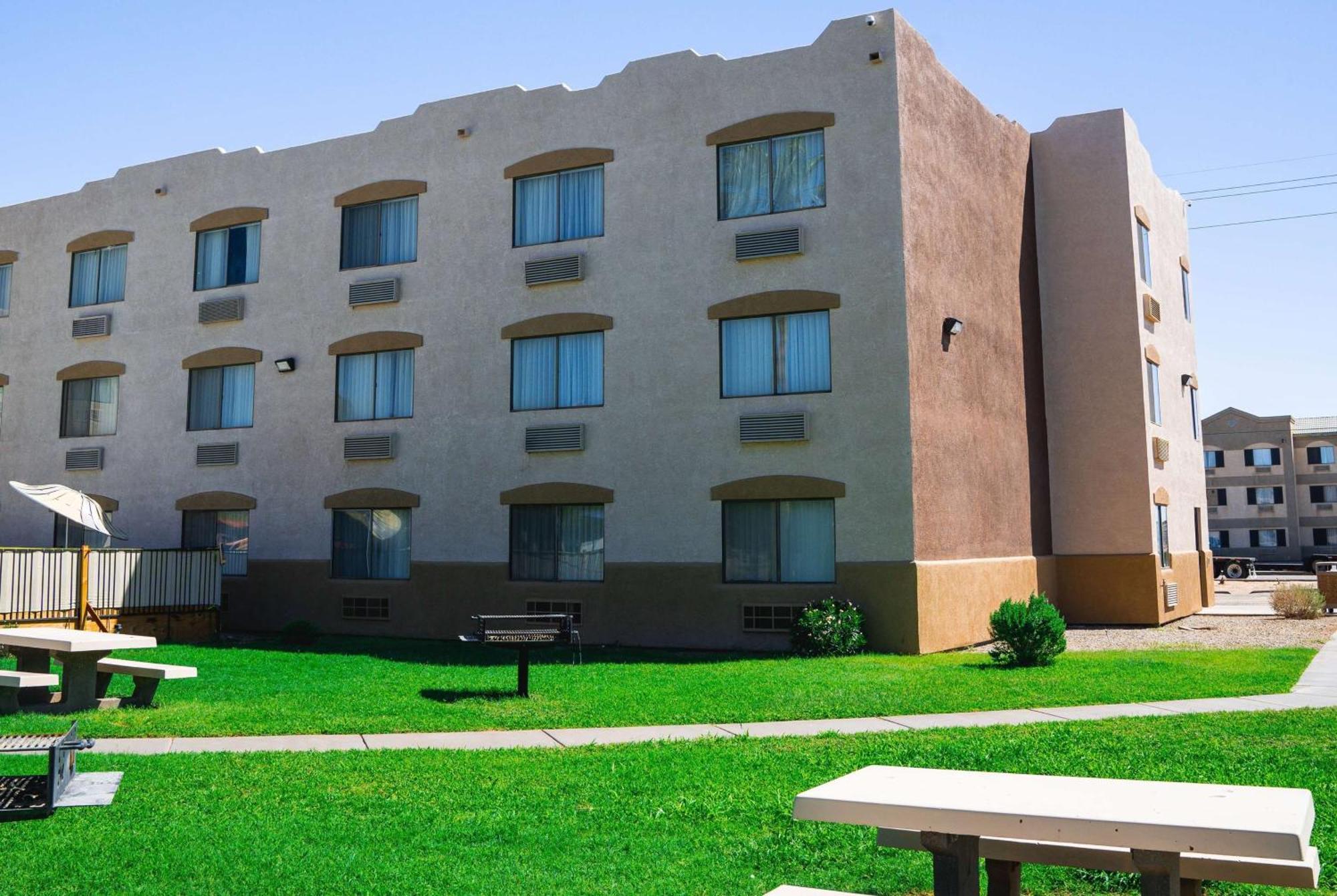 Super 8 By Wyndham Yuma Hotel Exterior photo