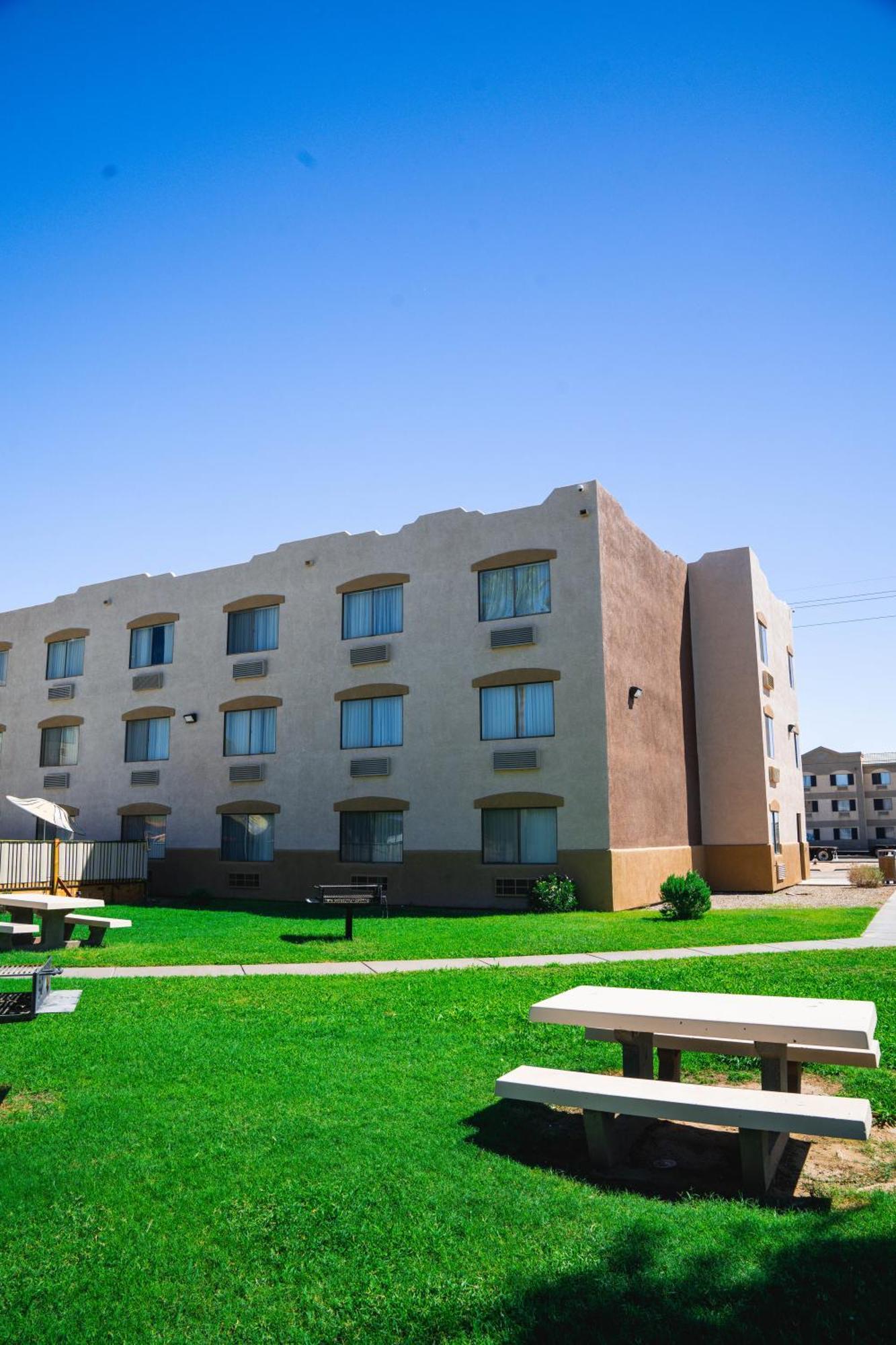 Super 8 By Wyndham Yuma Hotel Exterior photo